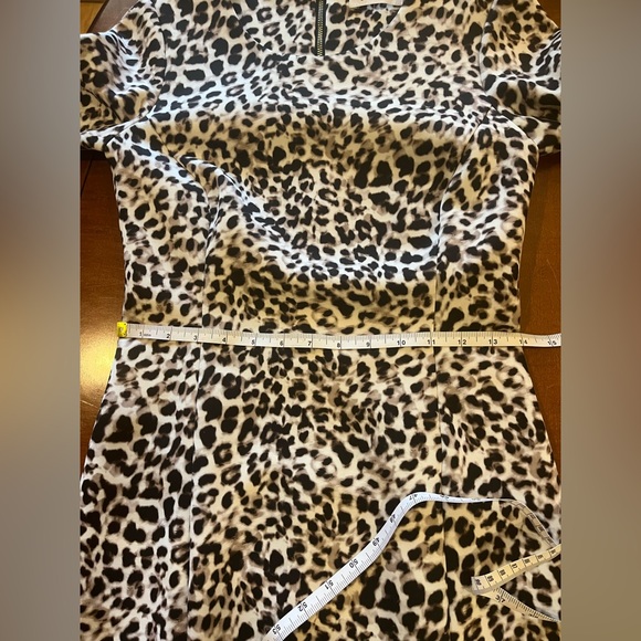 Calvin Klein leopard dress. Bell ruffled sleeves. Midi fitted silhouette. Size M - Picture 15 of 16